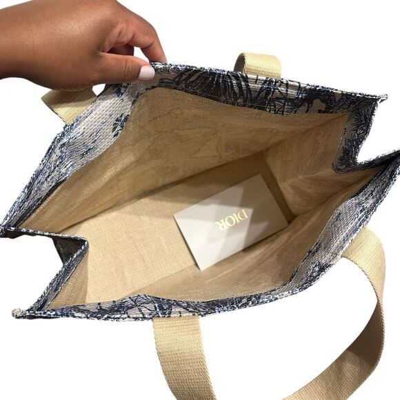 Dior Beauty Around the World Toile De Jouy Book Tote Bag GWP - Picture 2 of 4